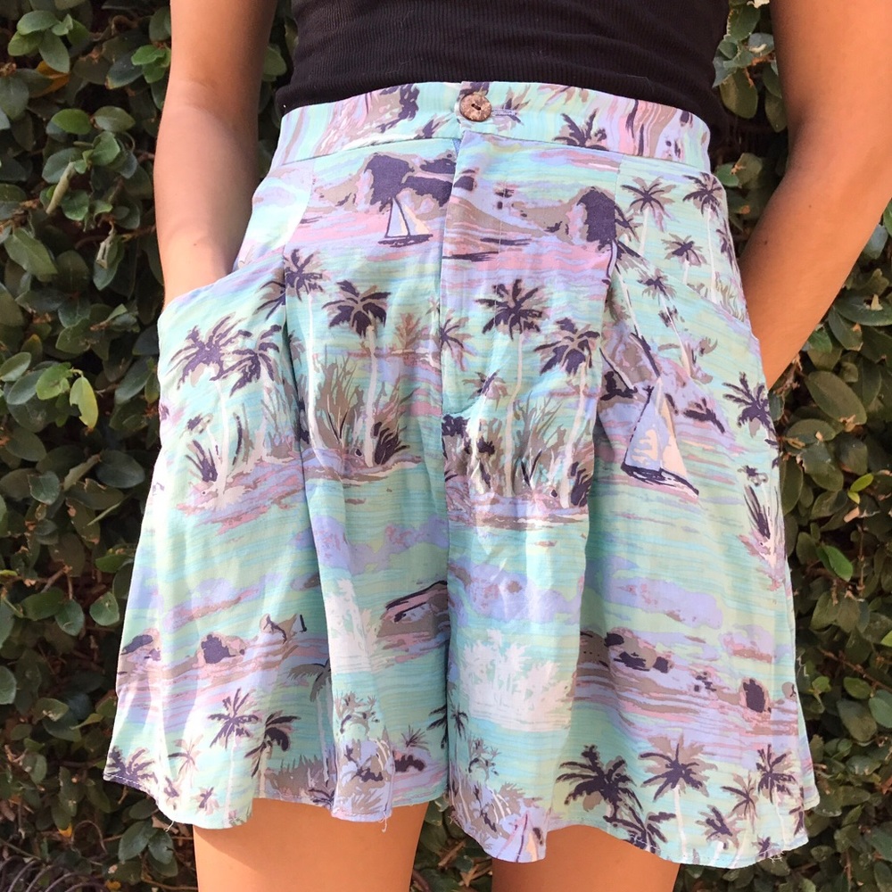 Urban Outfitters - Kimchi Blue shorts